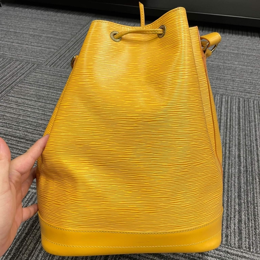 SOLD. Authentic Louis Vuitton Epi Leather Noe Bucket Bag Vintage-Authentic - Picture 12 of 17